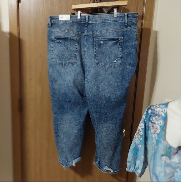 NWT 《 maurices 》 Plus Size Edgely Boyfriend High Rise Ripped Jean 24 Short - Picture 3 of 13